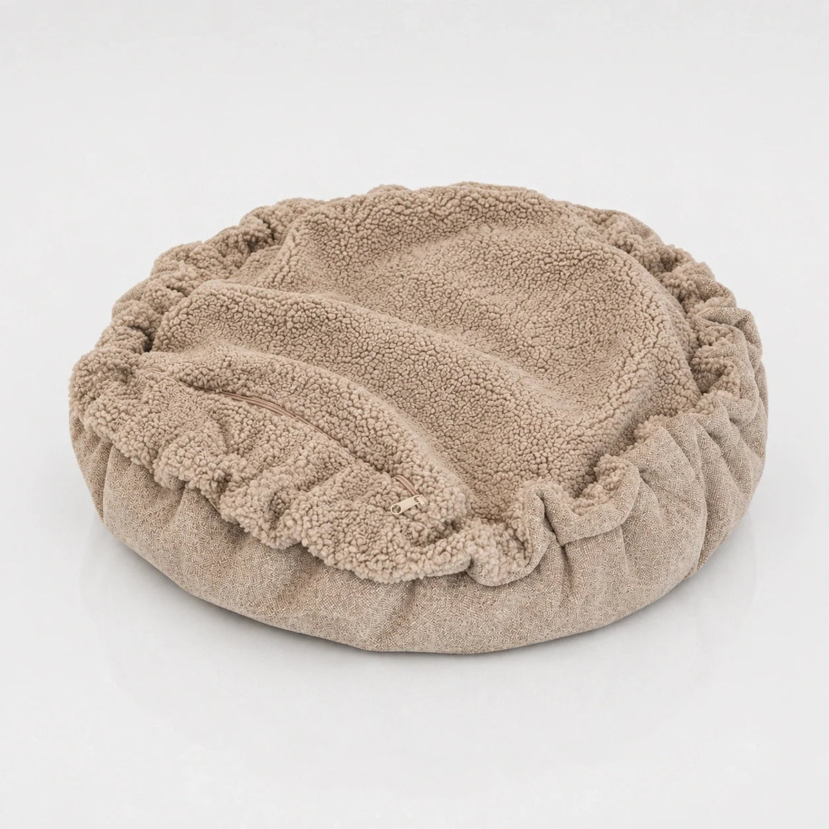 Weiches, rundes Hundebett mit Rüschen und kuscheliger Memory-Foam-Polsterung