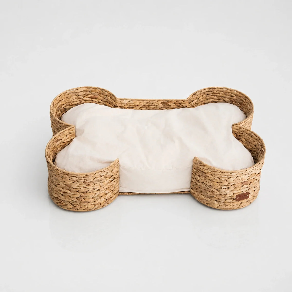 Lit pour chien en forme d’os en jacinthe d’eau tressée naturelle avec coussin
