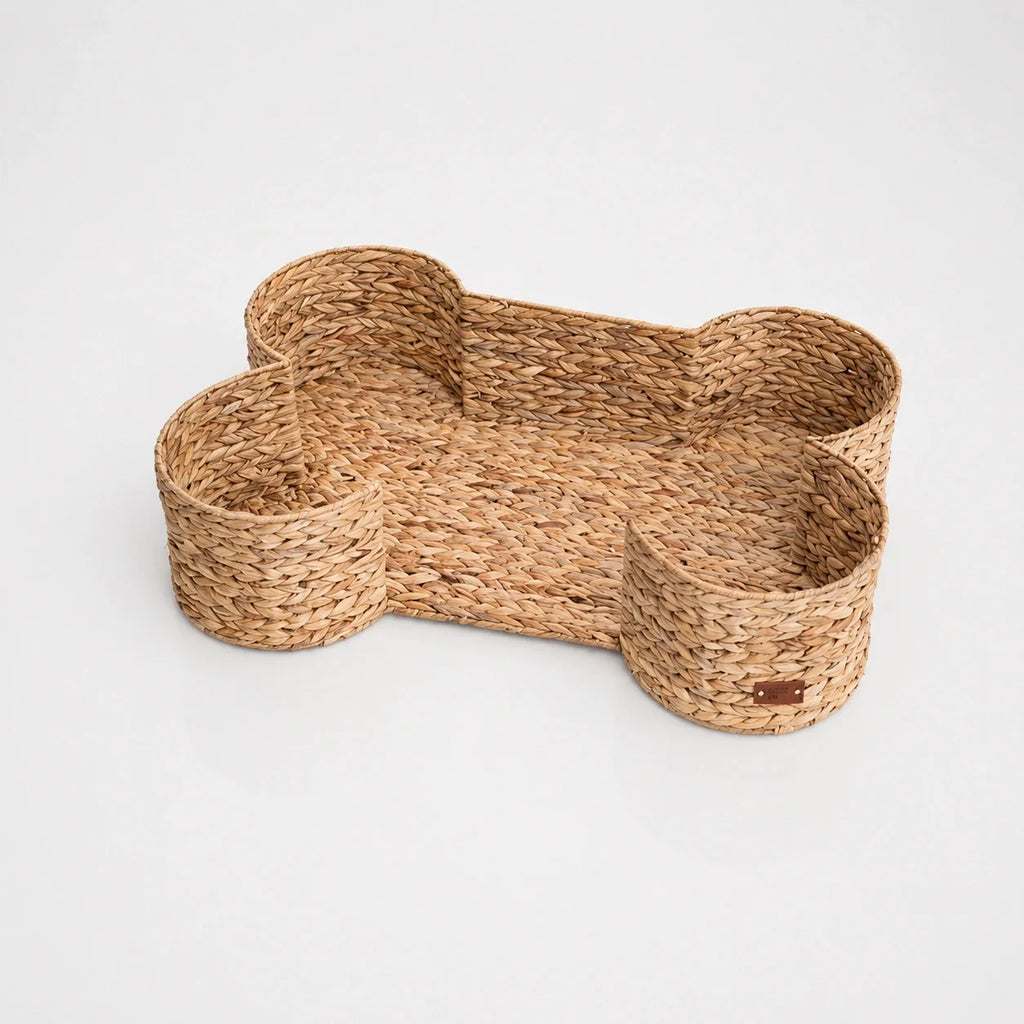 Natürliches, geflochtenes Hundebett aus Wasserhyazinthe in Knochenform mit Kissen