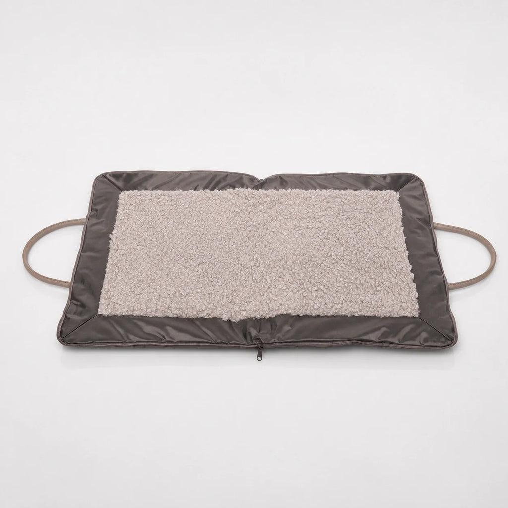 Clara – Borsa-tappetino da viaggio di lusso per cani
