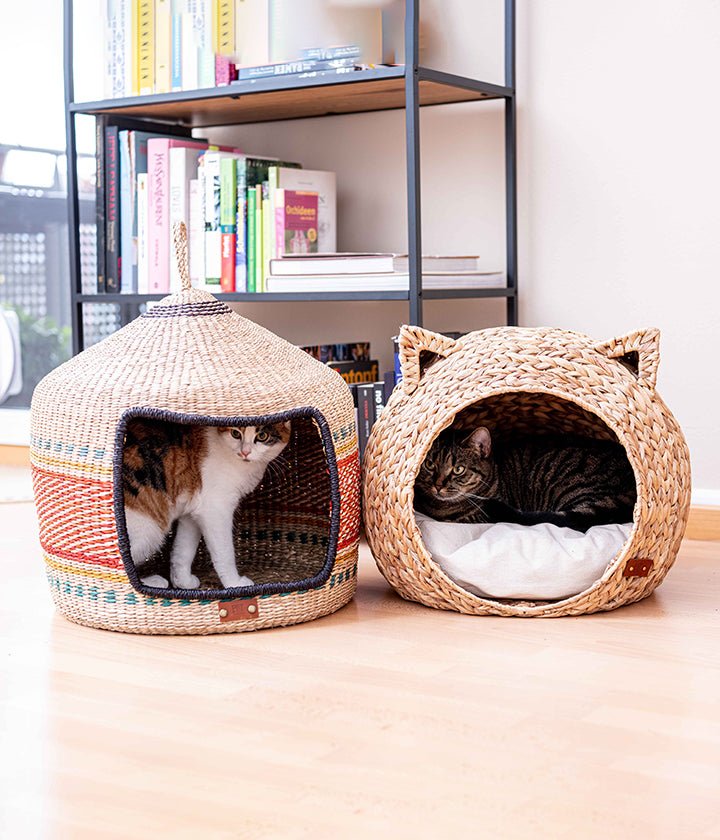 Natuurlijk geweven kattenholbed met oren en zacht kussen