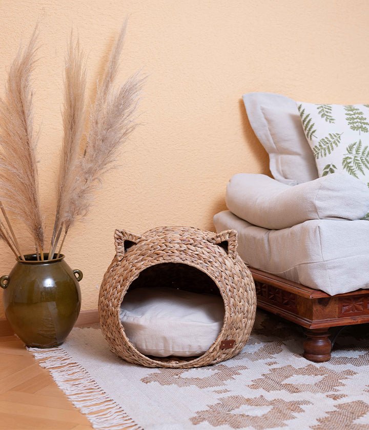 Lit niche tressé naturel pour chat avec oreilles et coussin doux