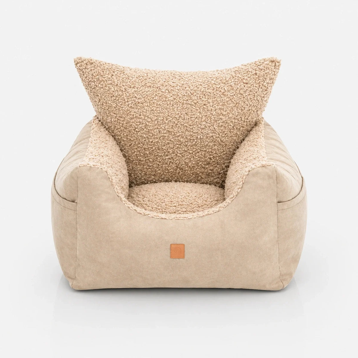Seggiolino auto per cani in morbida ecopelliccia con imbottitura in memory foam