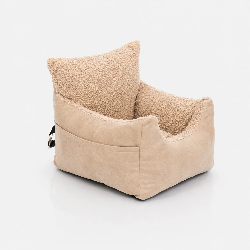 Seggiolino auto per cani in morbida ecopelliccia con imbottitura in memory foam