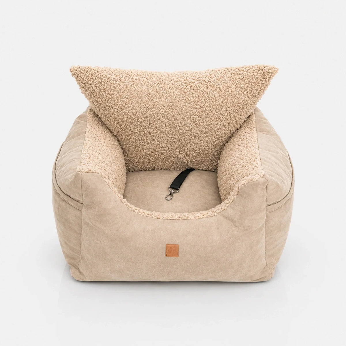Seggiolino auto per cani in morbida ecopelliccia con imbottitura in memory foam