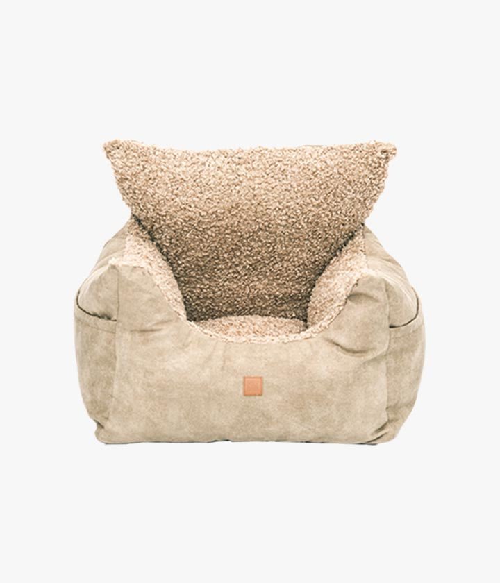 Seggiolino auto per cani in morbida ecopelliccia con imbottitura in memory foam