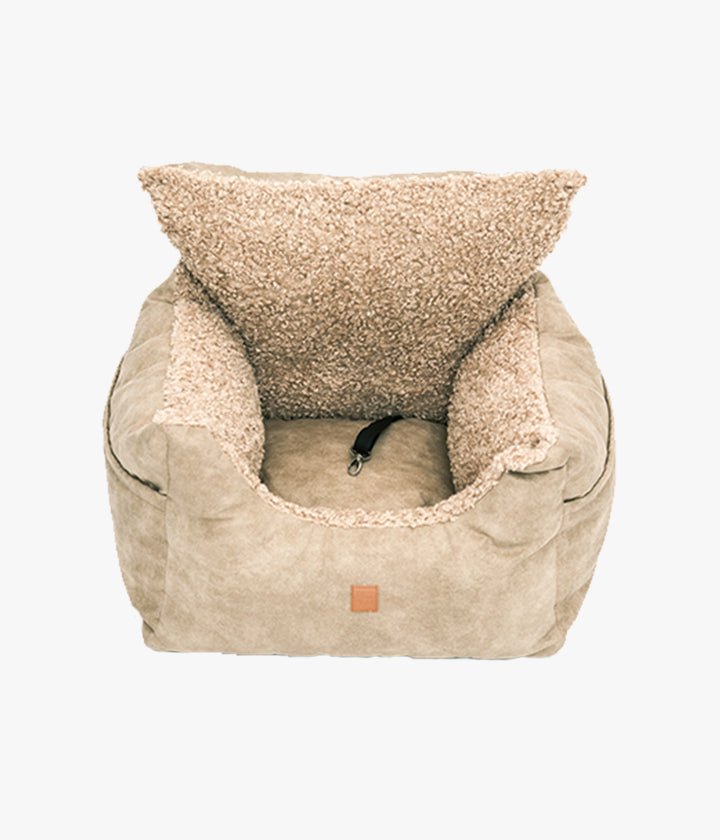 Seggiolino auto per cani in morbida ecopelliccia con imbottitura in memory foam
