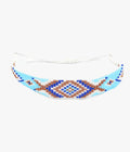 Blaues geometrisches Perlenarmband mit weißen und kupferfarbenen Akzenten